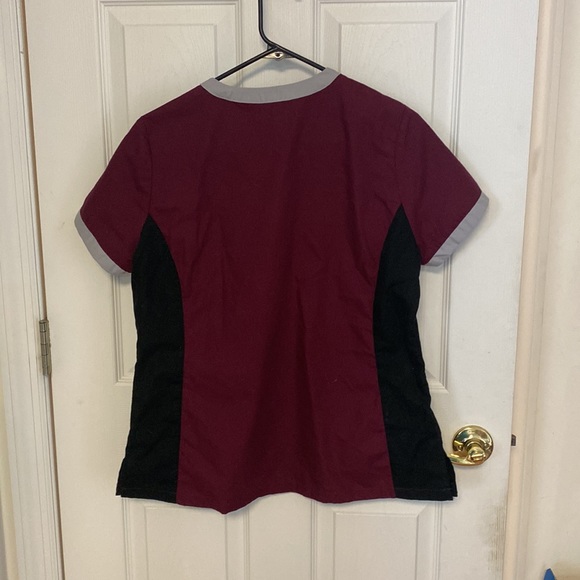 Set of Butter Soft by UA Easy Stretch Scrubs- Jogger and Top - Picture 5 of 5